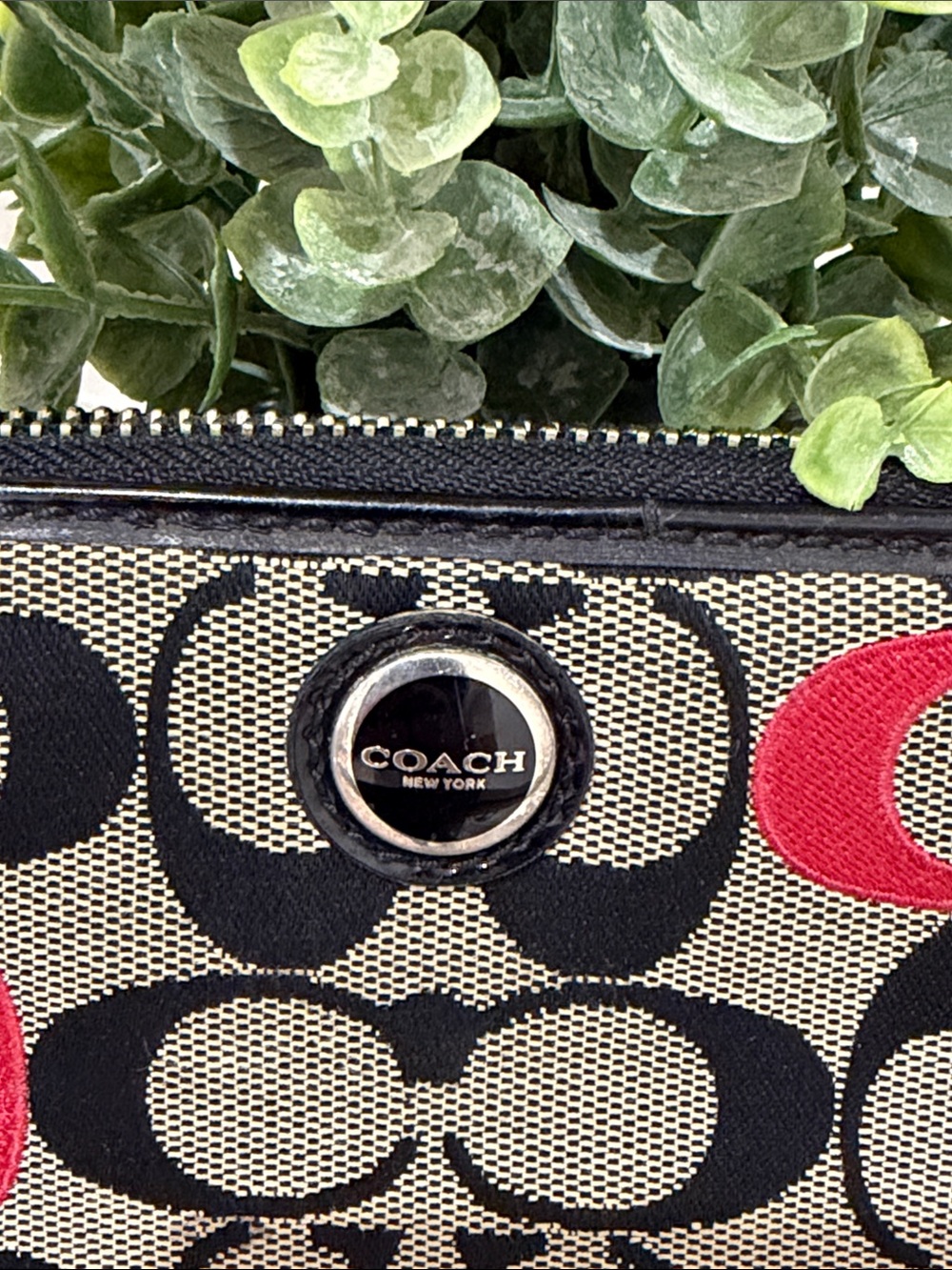 💫Flash Sale💫Coach Signature Zip Wallet in Black - Picture 2 of 10